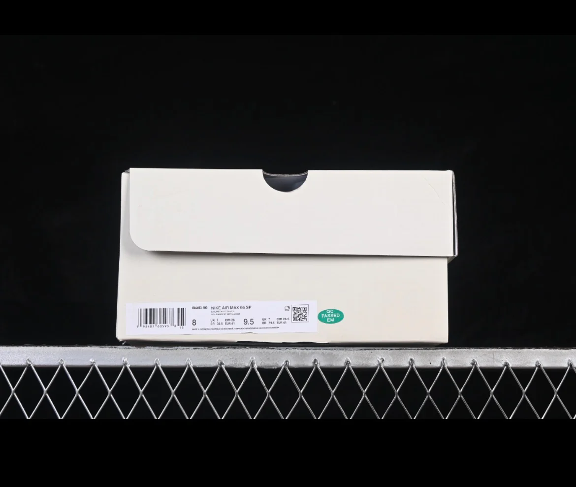 Nike Air Max  95 / Undefeated IB4453-100 - Image 7
