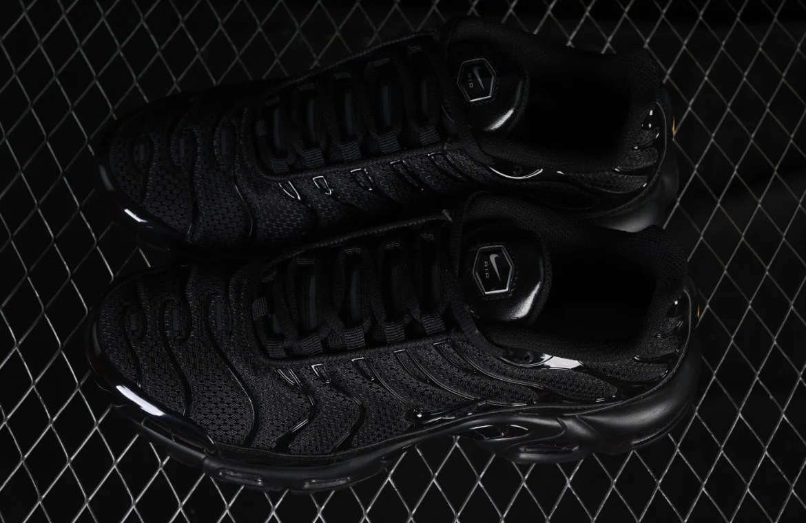 Nike Air Max Plus Black - Image 3