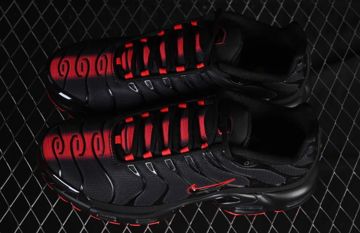Nike Air Max Plus Black/Red - Image 2