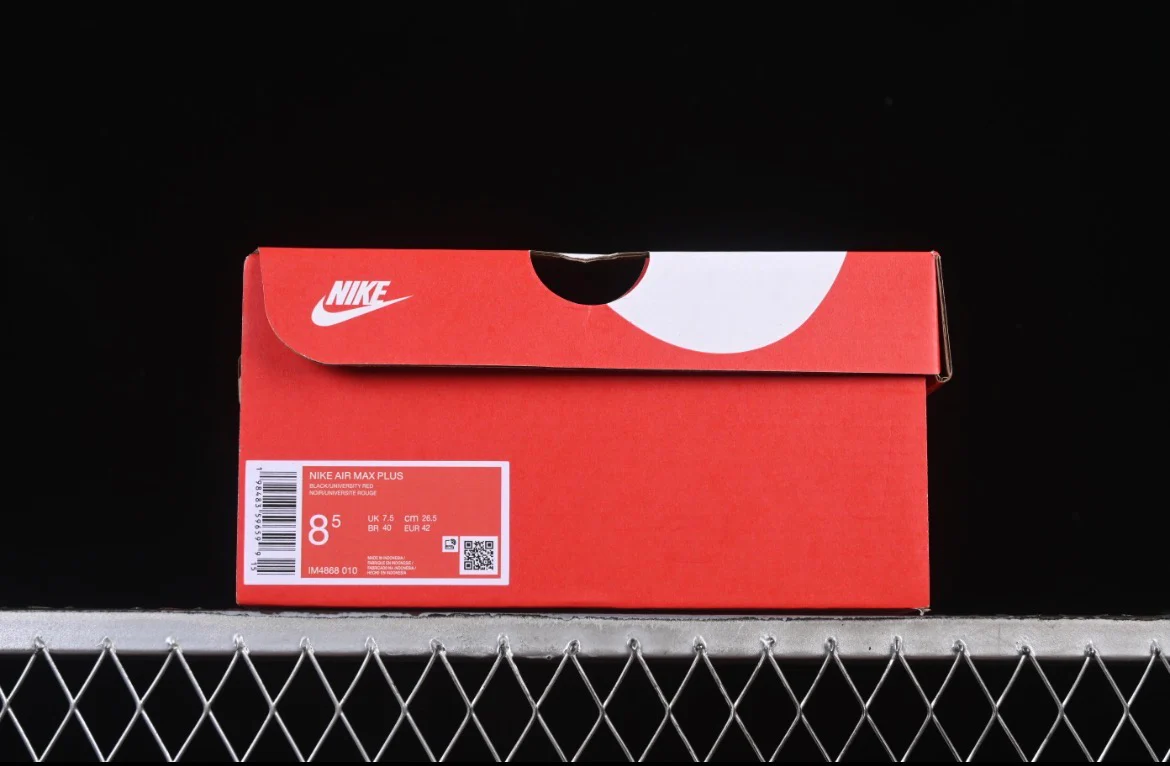 Nike Air Max Plus Black/Red - Image 3