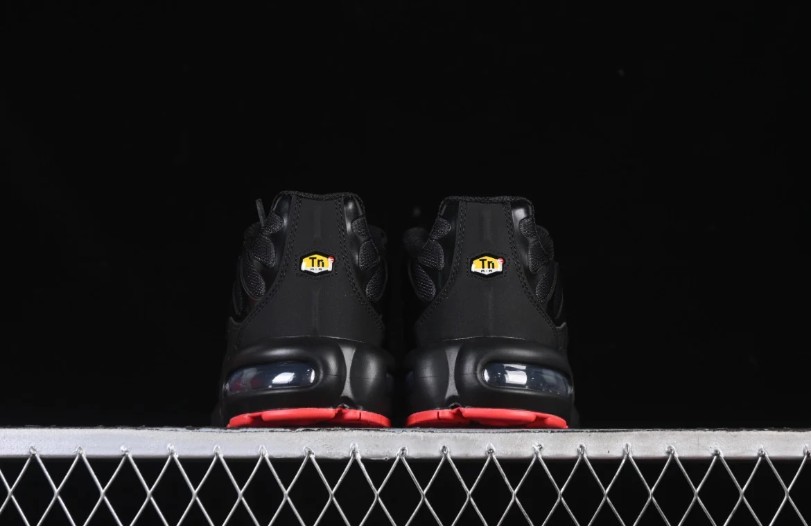 Nike Air Max Plus Black/Red - Image 5